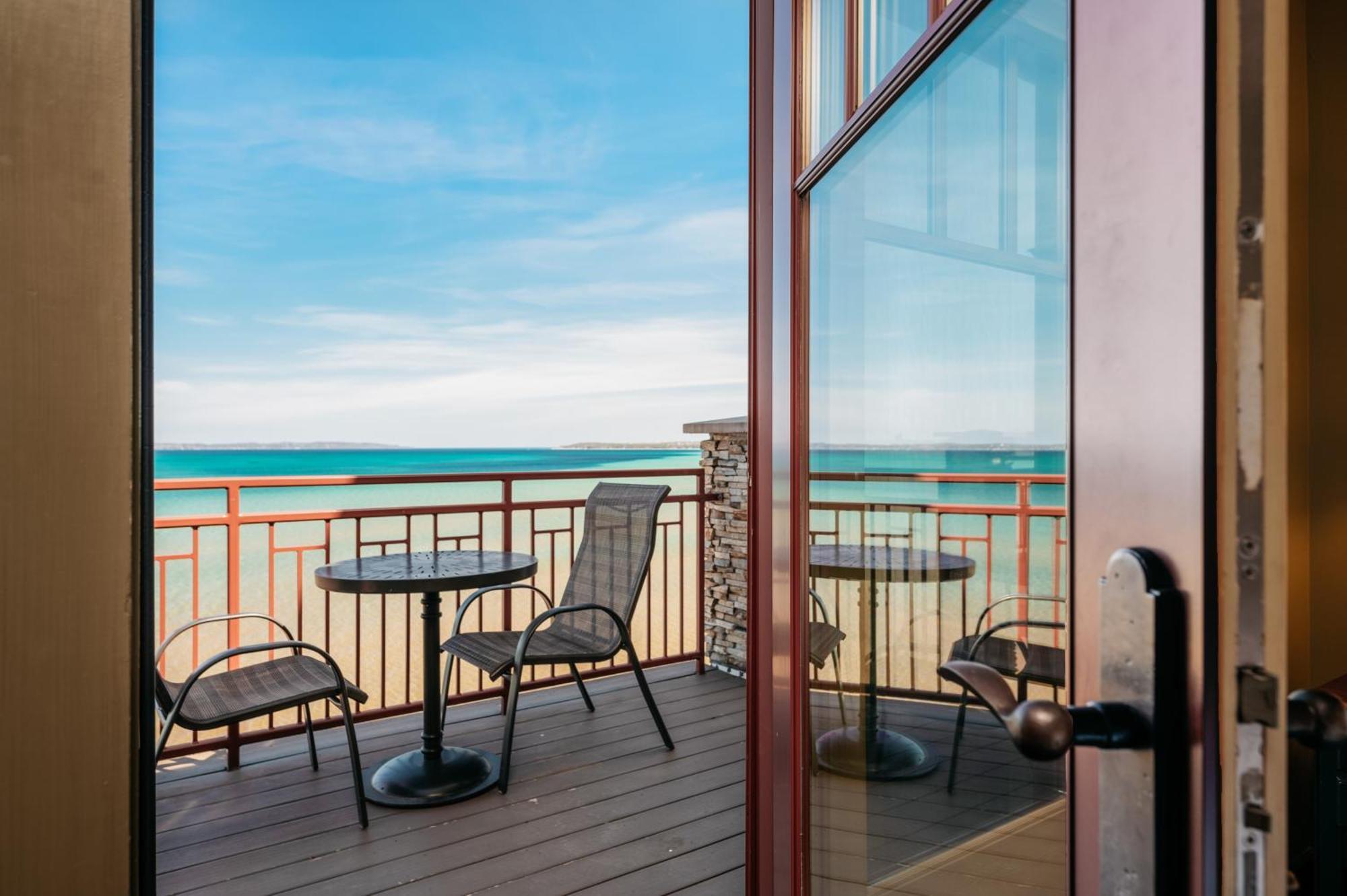 Tamarack Lodge Траверс-Сити Номер фото