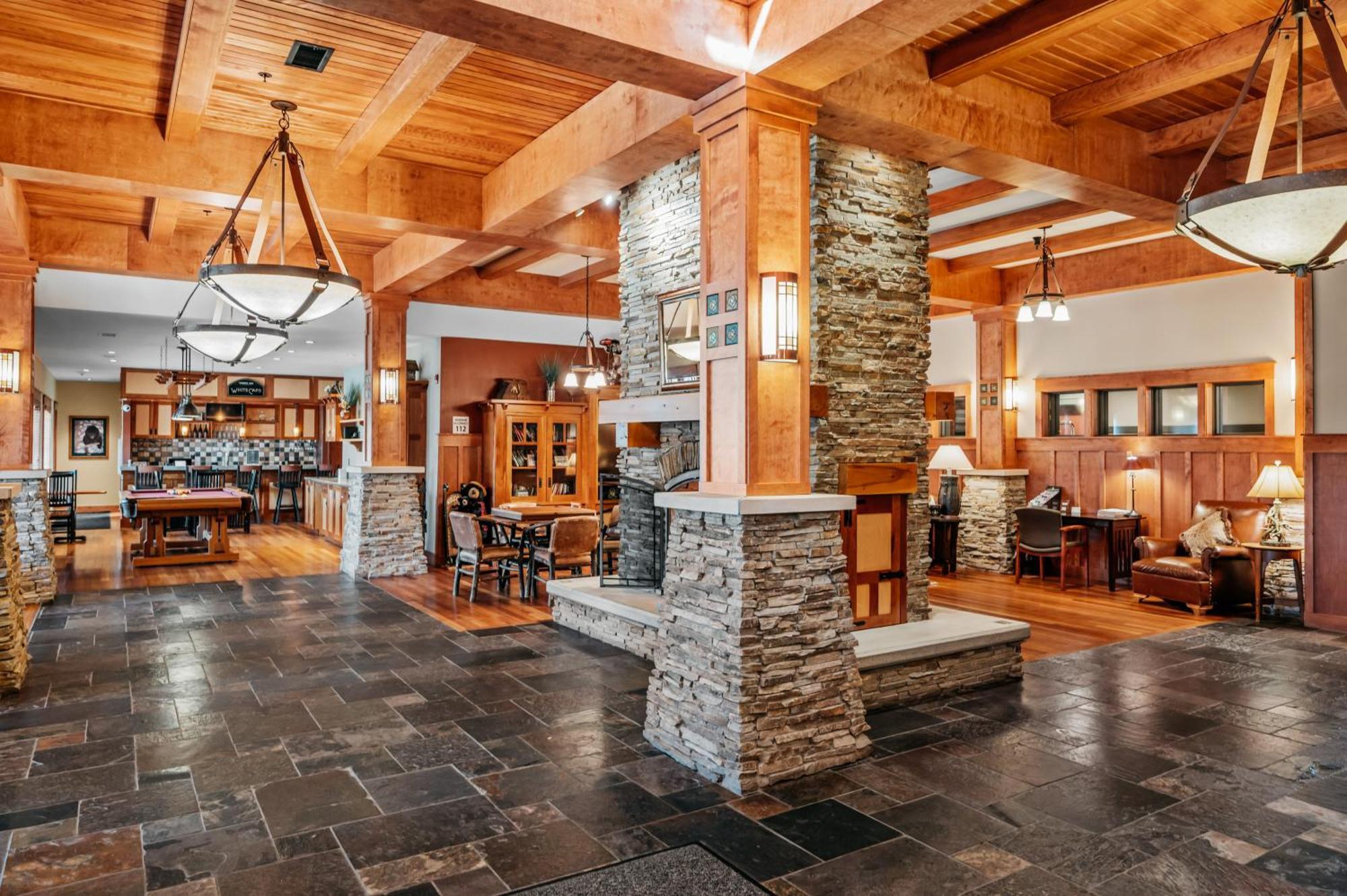 Tamarack Lodge Траверс-Сити Экстерьер фото